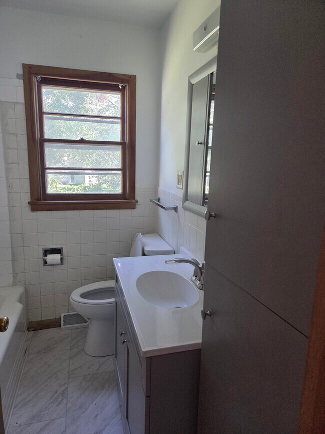 2628 Iowa St