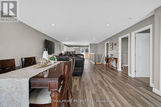 Photo - 110 Moonstone Cres
