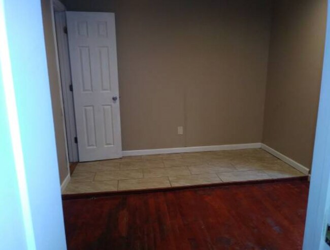 Photo - 677 Lowry Ave NE