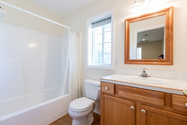 Photo - 2509 Applewood Ave