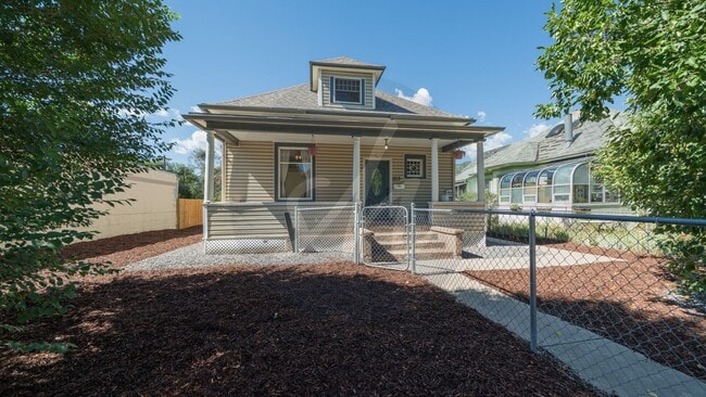 Building Photo - 1213 W Colorado Ave