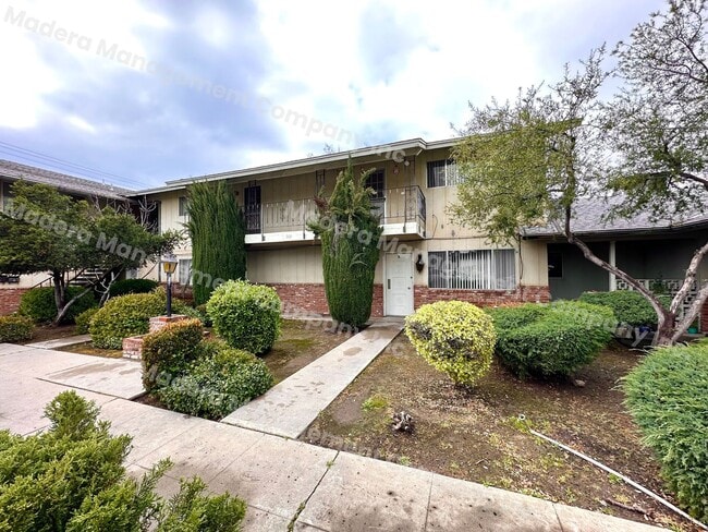 Building Photo - 901 W 6th St Unit B