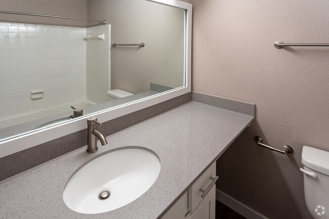 2BR, 2BA - 980SF