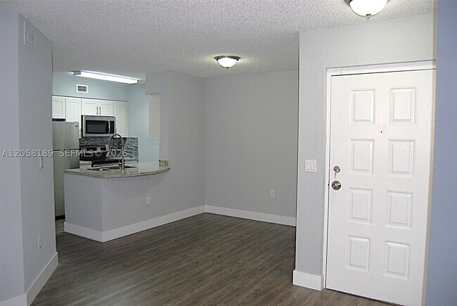 Photo - 2803 N Oakland Forest Dr Unit 108