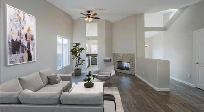 Photo - 2033 Riderwood Ave