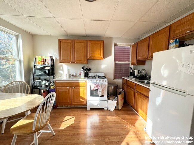 Building Photo - 1572 Tremont St