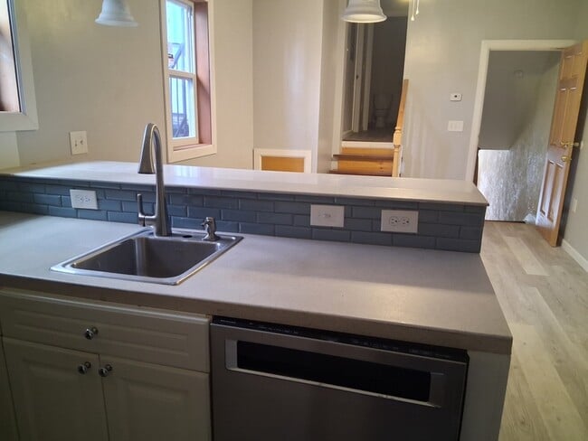 Photo - 112 S 6th St