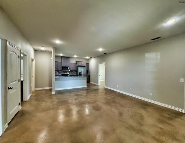 Photo - 406 E China St