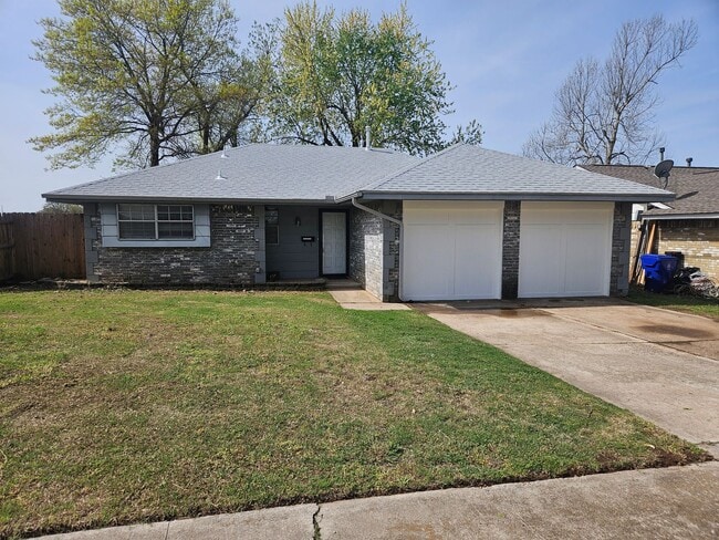 Photo - (3) Bed/(1.5) Bath Avail NOW! Pet Negotiable!