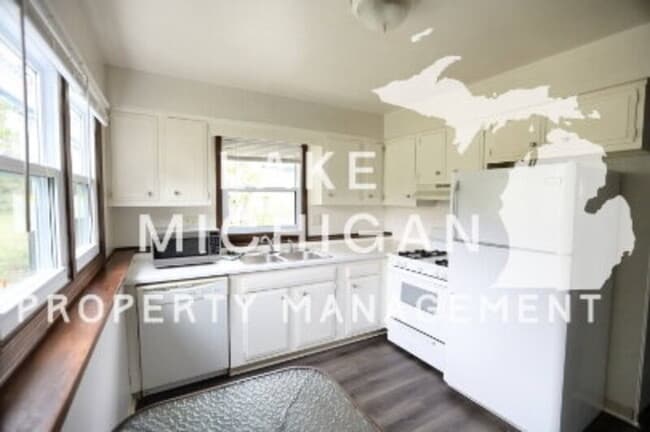 Photo - 2063 Andrew St SE