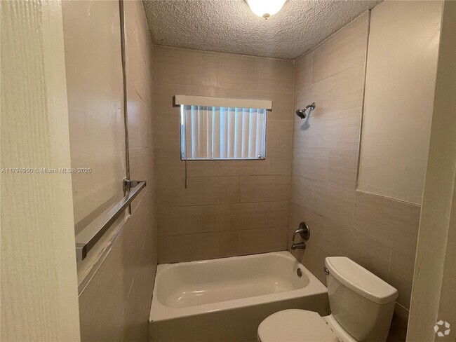Building Photo - 716 SW 16th Ave Unit 2 Rental