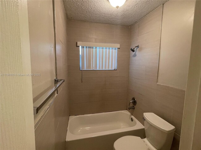 Photo - 716 SW 16th Ave Apartment Unit 2