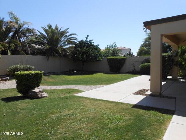 3077 E Blue Ridge Pl