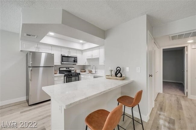 Building Photo - 853 Rock Springs Dr Unit 101 Rental