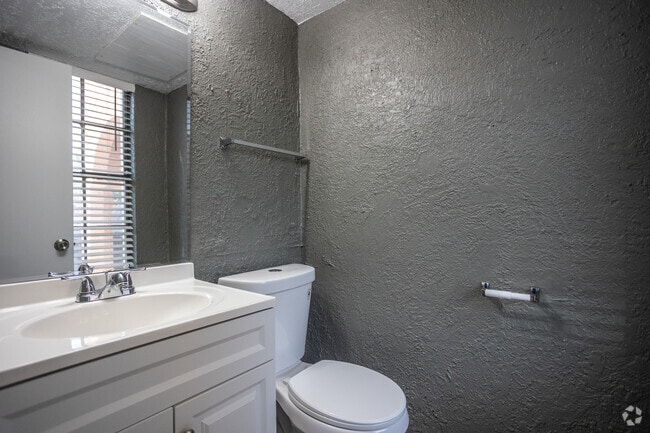 2BR, 1.5BA - 719SF - Half Bath