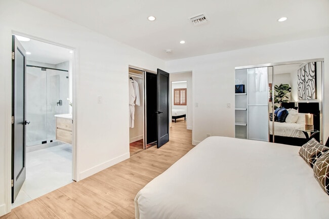 Photo - 4809 Saloma Ave