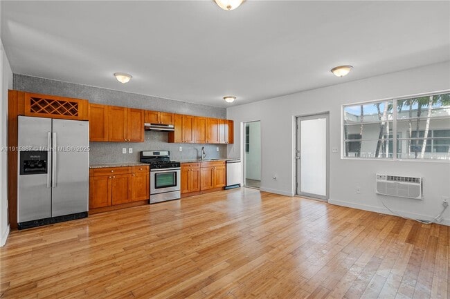 Building Photo - 7930 Tatum Waterway Dr Unit S19