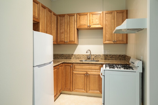 Building Photo - 3325 Alma St Unit 3325