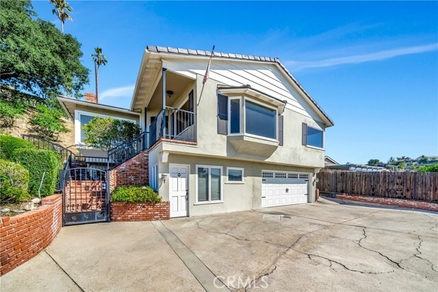 Photo - 909 Cavanagh Rd