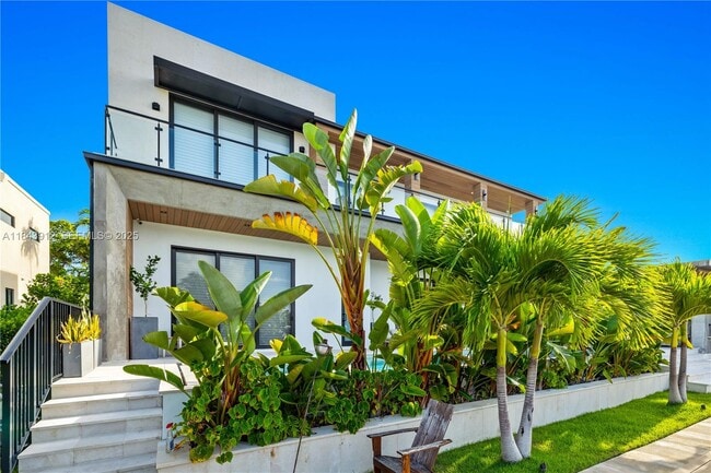 Photo - 2050 S Hibiscus Dr