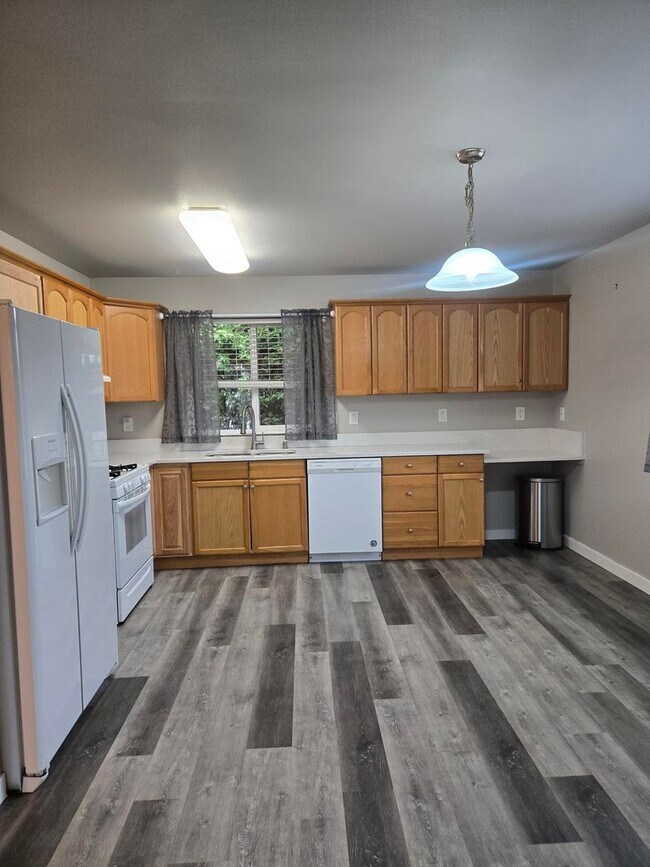 Photo - 702 E Street Unidad 101