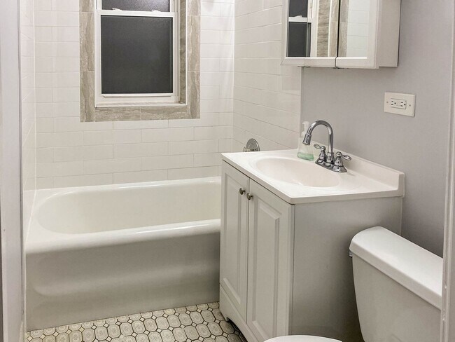 Photo - 3709 N Sheffield Ave Unit 407