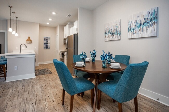 Photo - Farragut Junction Apartments