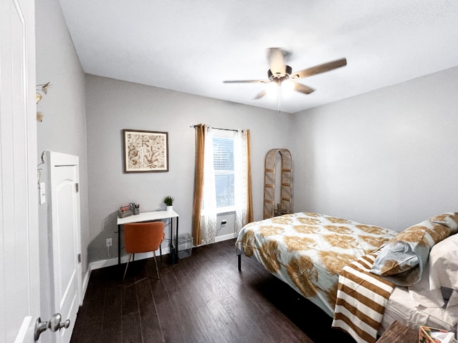 Photo - 638 W Elmira St Unit 2