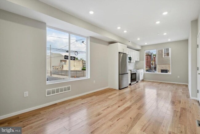 Photo - 1701 W Seybert St