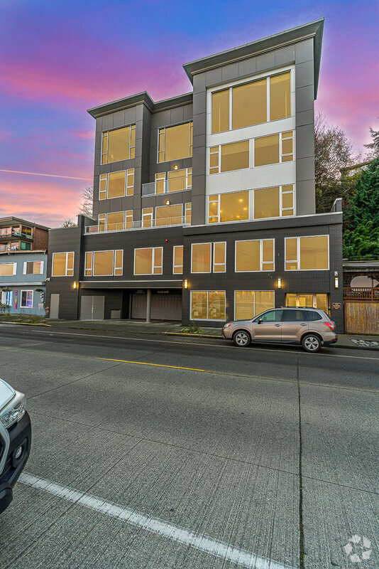 Building Photo - 1709 Harbor Ave SW Unit 301 Rental