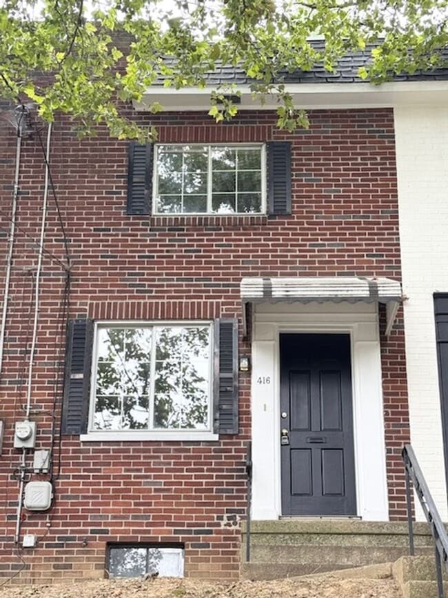 Building Photo - 2 Bedroom Townhome