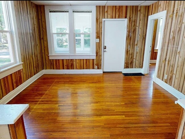 Photo - 3 bedroom 1.5 bath house - Now available for the 2026/2027 lease term!