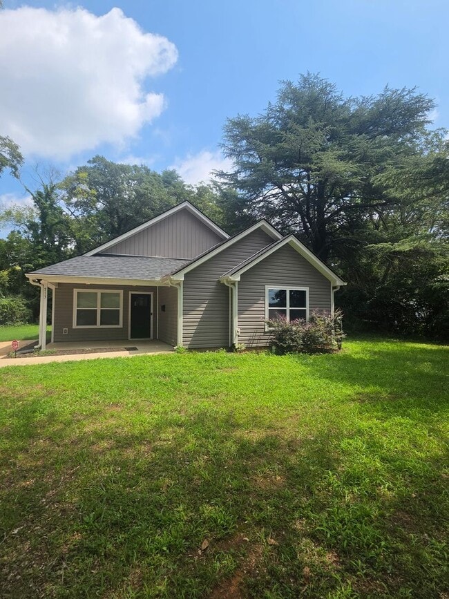 Building Photo - Newly Renovated & Move in ready Rental