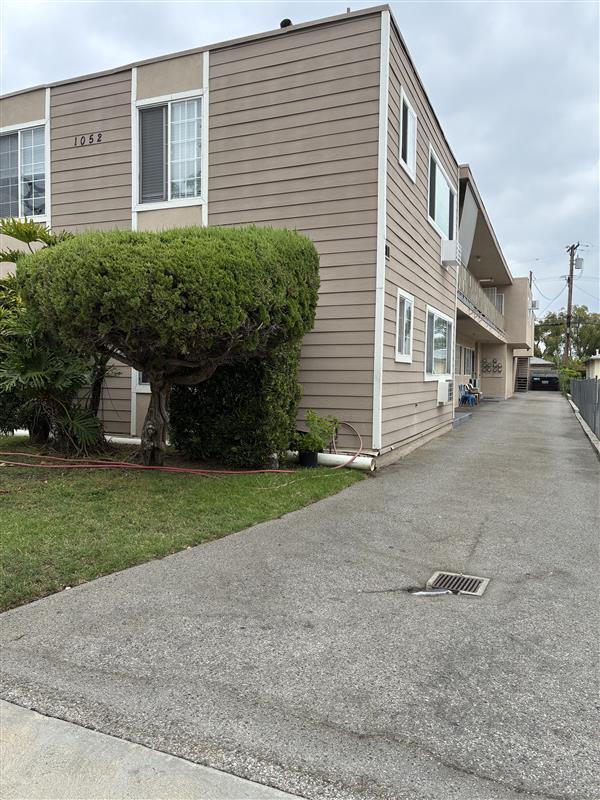 1052 Justin Ave