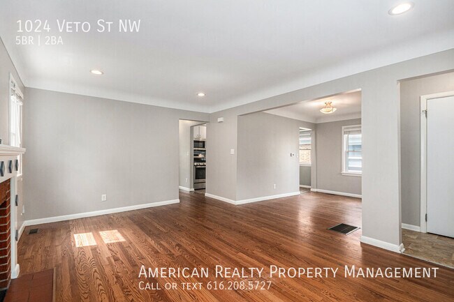 Photo - 1024 Veto St NW