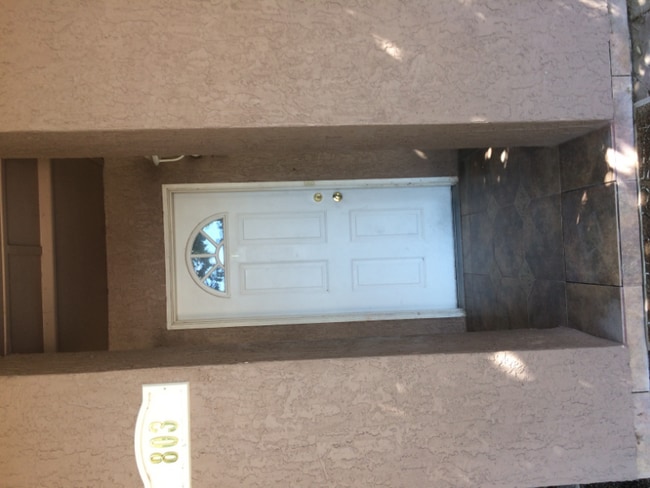 803 Navajo Ln