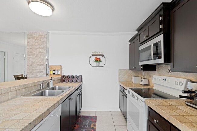 Photo - 3904 39th Way