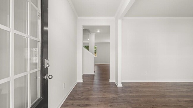 Photo - 127 Landsdowne Way SE