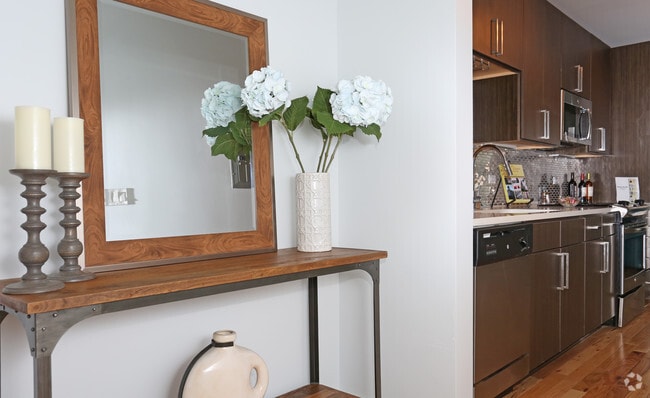 2 Br, Hallway