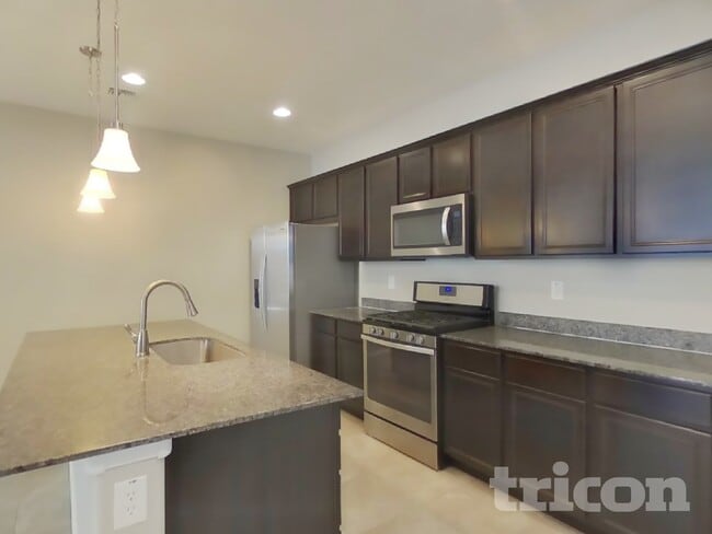 Photo - 323 N 56th Pl