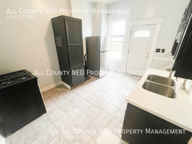 Photo - 1852 W 45th St Unit Rear