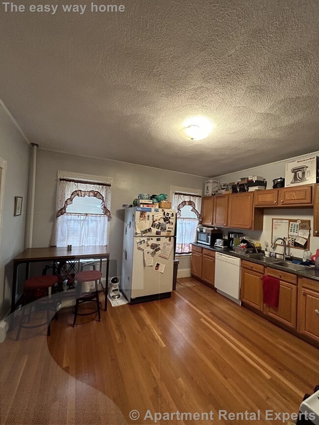 Building Photo - 578 Main St Unit #1 Rental