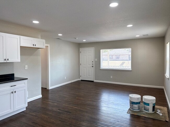 Photo - 2 Bed / 1 Bath / Detached Garage