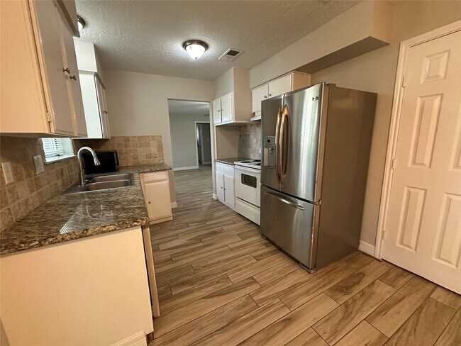 207 Brigadoon Ln