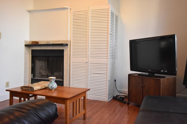 Unit 1 Living Room View 1 - 2279 N Clybourn Ave Unit 1