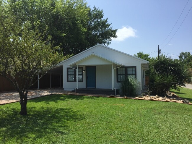Recently updated, 3 bedroom 2 bath in downtown Springtown- near elementary school!