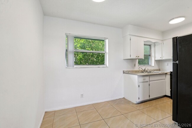210 NE 38th St