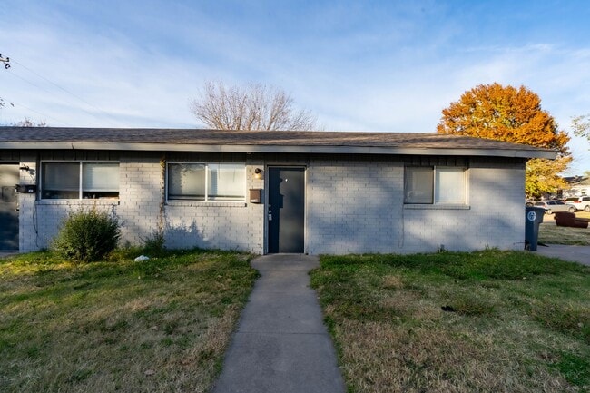 Building Photo - 1072 N Irvington Ave