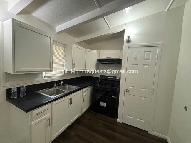 Photo - 1180 W Valencia Dr Unit 1184