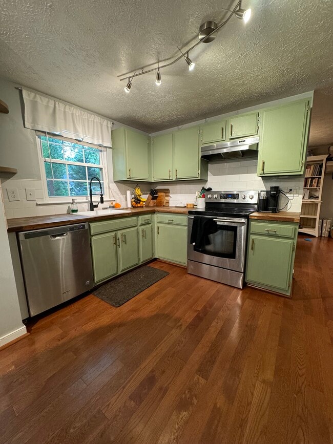 Photo - 3513 Castlebury Dr